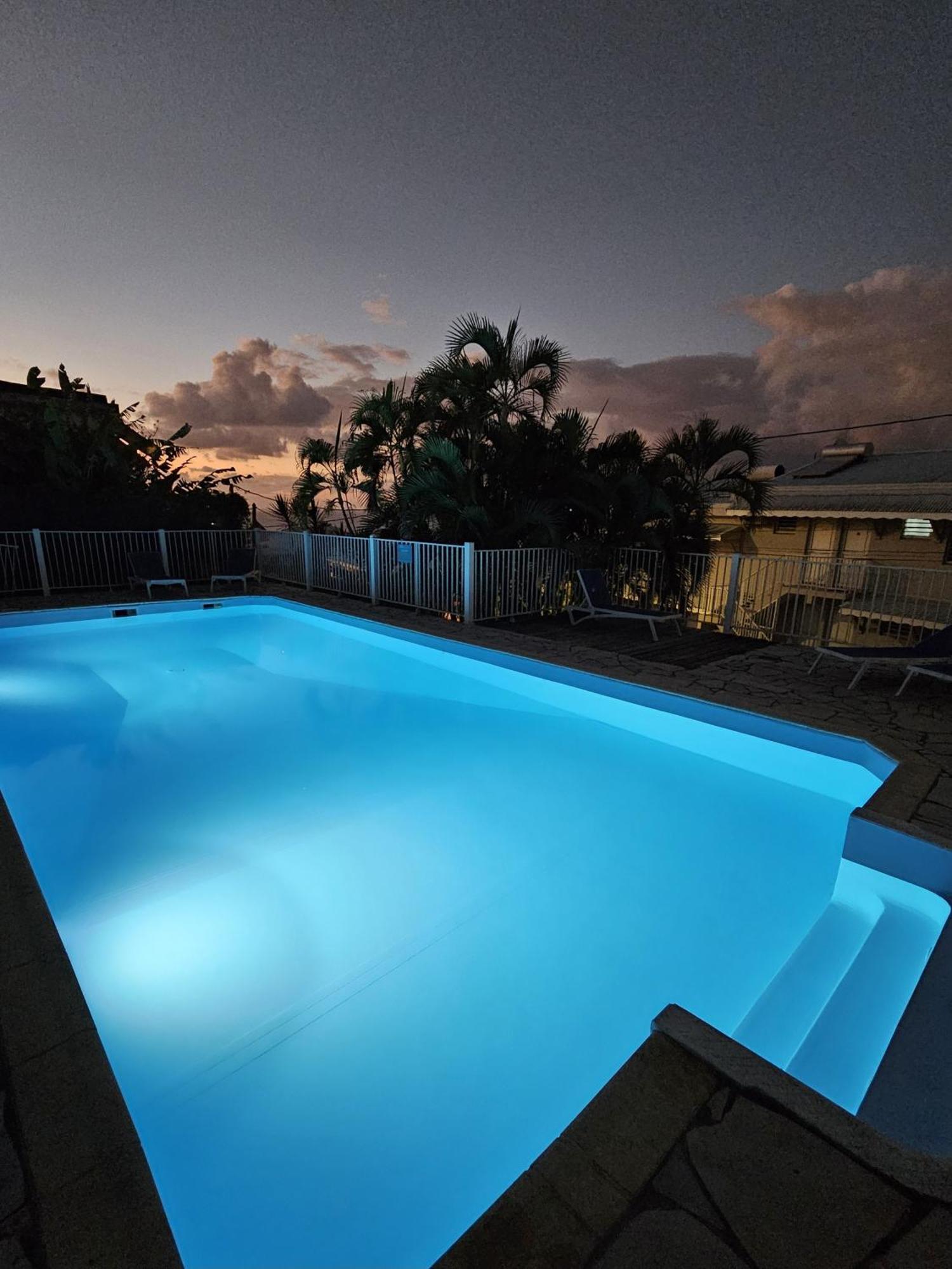 Sweet Crepuscule - Studio Avec Vue Mer Imprenable & Piscine Ле-Труаз-Иле Экстерьер фото